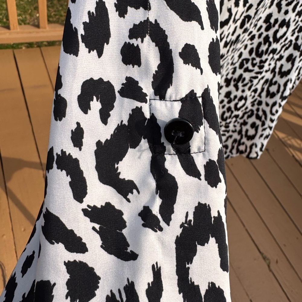 Chico's Black/White Animal Print Long Sleeve Pullover V Neck Blouse size 0 small - Picture 6 of 9